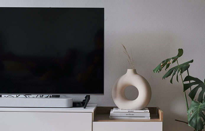 PhotonBeam 48" Curved LED TV - Image 3